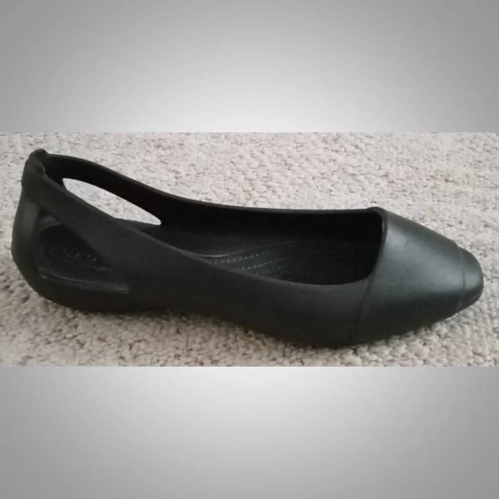 Crocs Sienna sandals flats size 9 women's black
